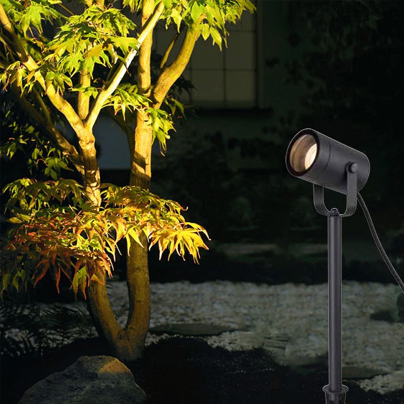 Large size aluminium spotlight with ground plug 6112