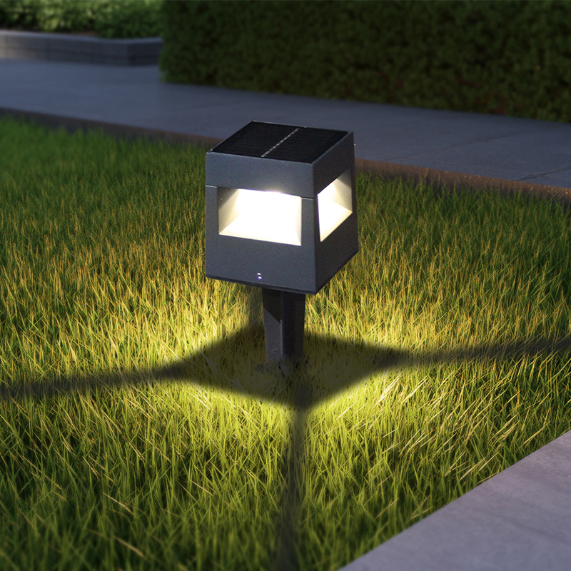 Square Solar Lawn Light With Ground Plug  11402-A-SOLAR