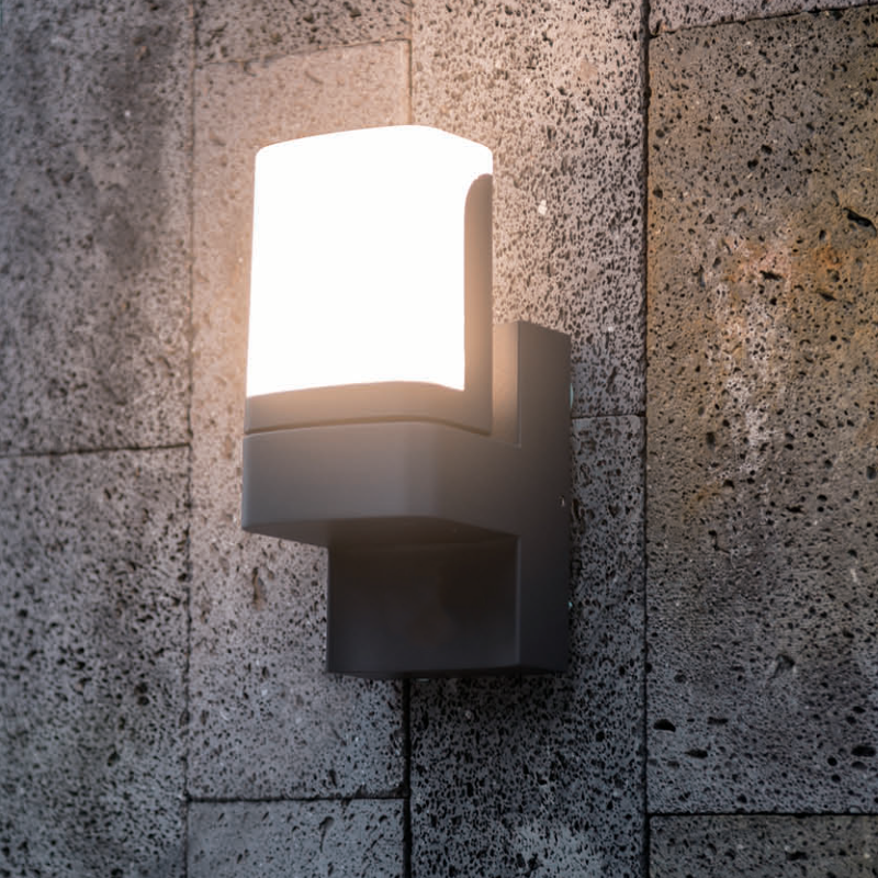 Simple courtyard wall light with rotating head 5941